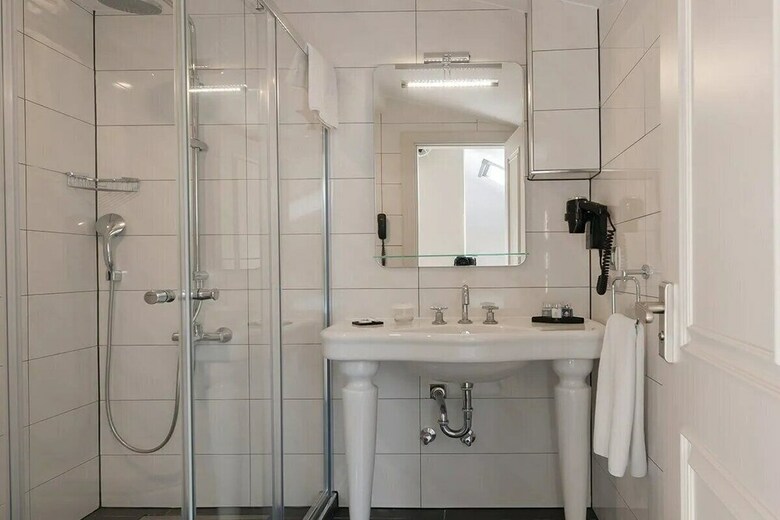 Airport Express Hotel