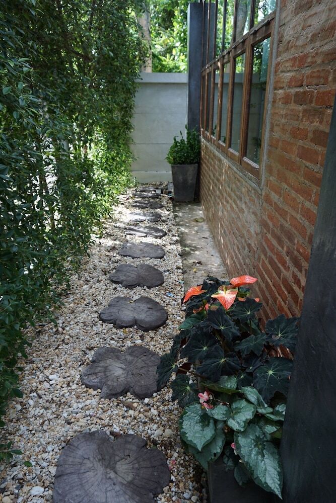 Hotel Tha Ma-o Bouteak Homestay