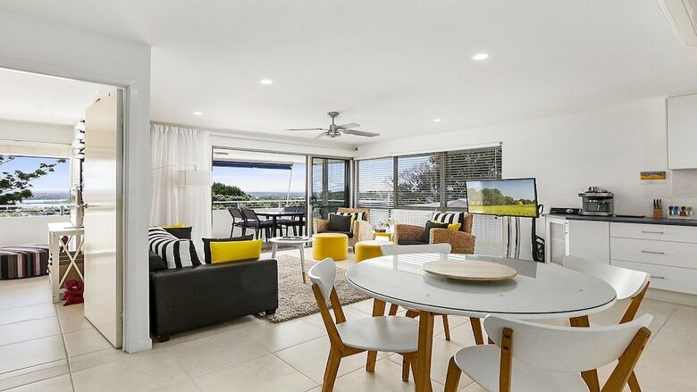 A Stylish Apartment With Noosa Views! - Unit 6 Yaringa 29 Noosa Drive