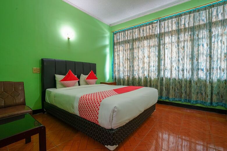 Hostal Oyo 1389 Hotel Carissima