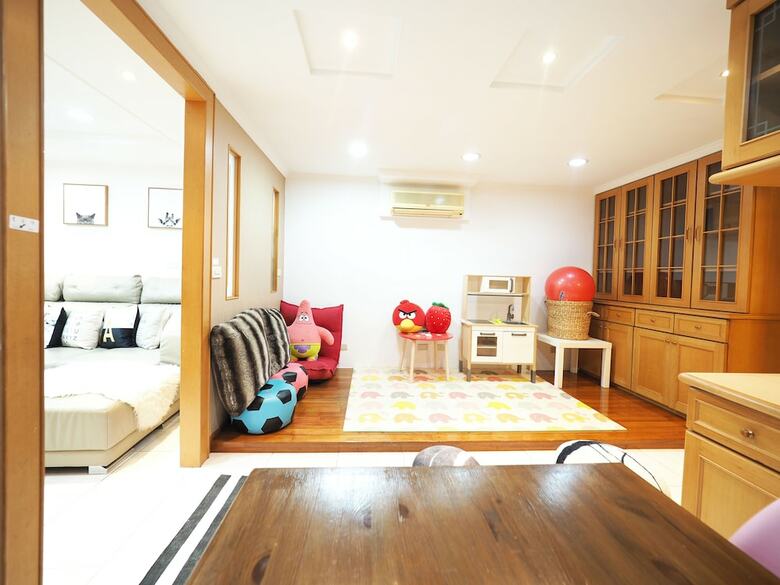 Apartamentos Next To Linjiang Night Market