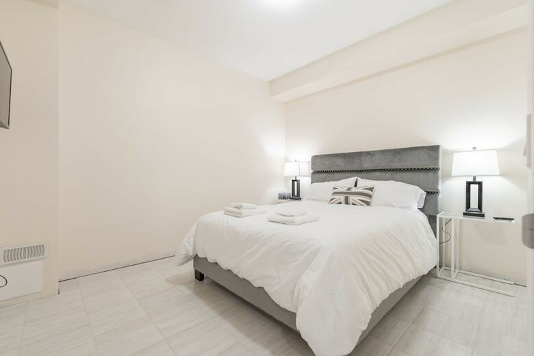 Elegant Brand New Town House