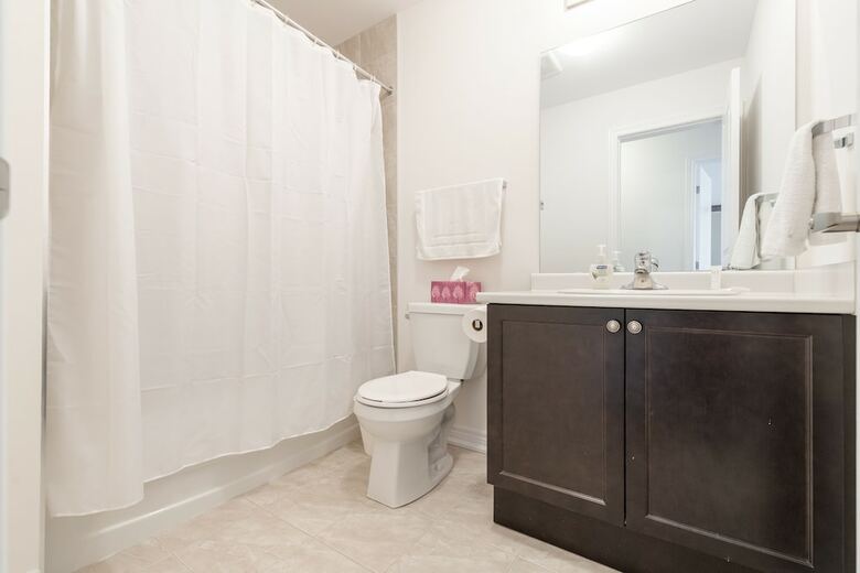 Elegant Brand New Town House