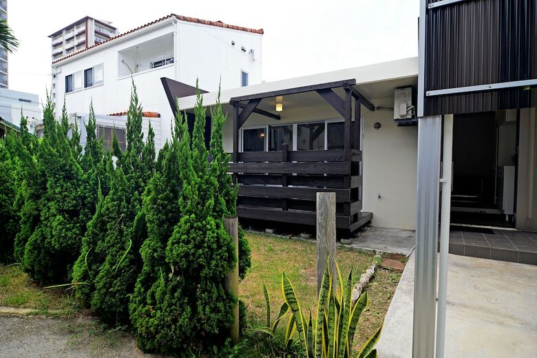 909 House
