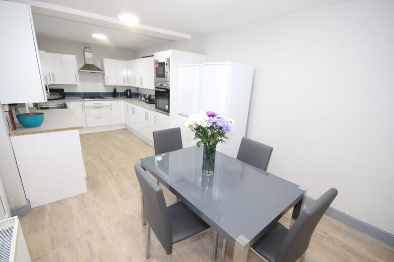 Residencia Stunning 6 Bed House