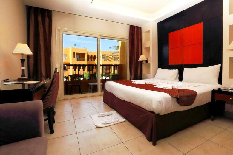 Hotel Rehana Royal Beach Resort & Spa