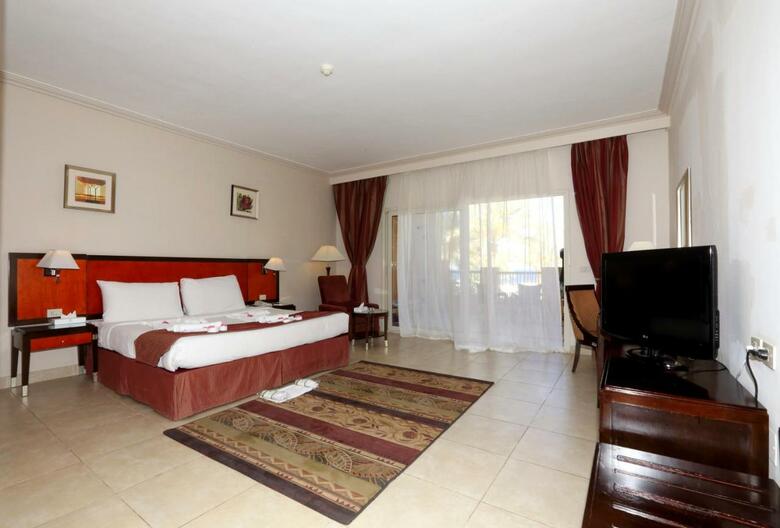 Hotel Rehana Royal Beach Resort & Spa