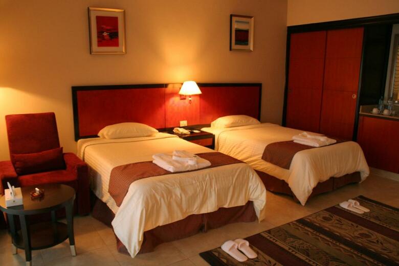 Hotel Rehana Royal Beach Resort & Spa