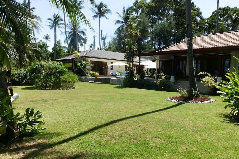5 Bedroom Sea Breeze Villa