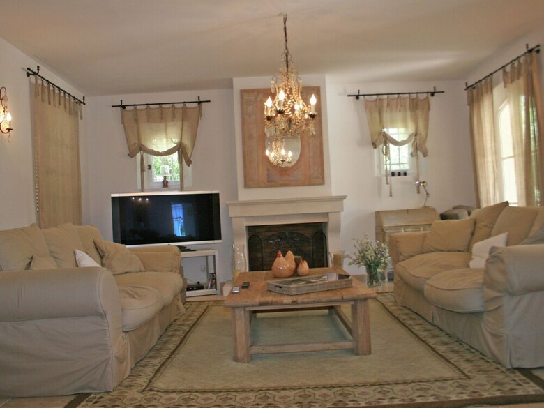 Plush Villa In Saint Tropez With Artistic Interiors & Pool