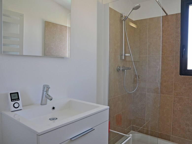 Lavish Villa In Malauc�ne With Private Garden