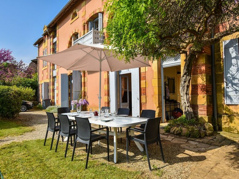 Monumental House With Private Pool And a Stunning View Of Belv�s