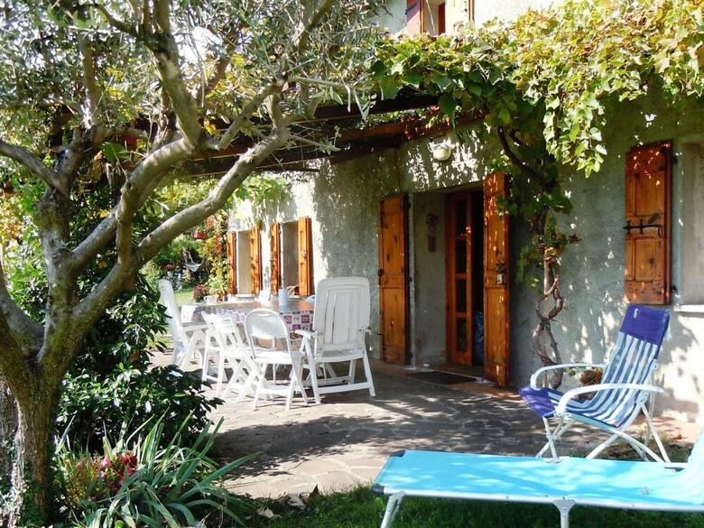 Cozy Detached House, Wide Garden, Wifi