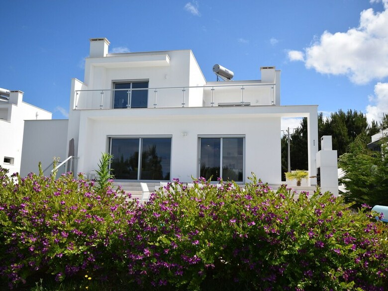 Comfortable Detached Villa With Heated Swimming Pool And Beautiful View