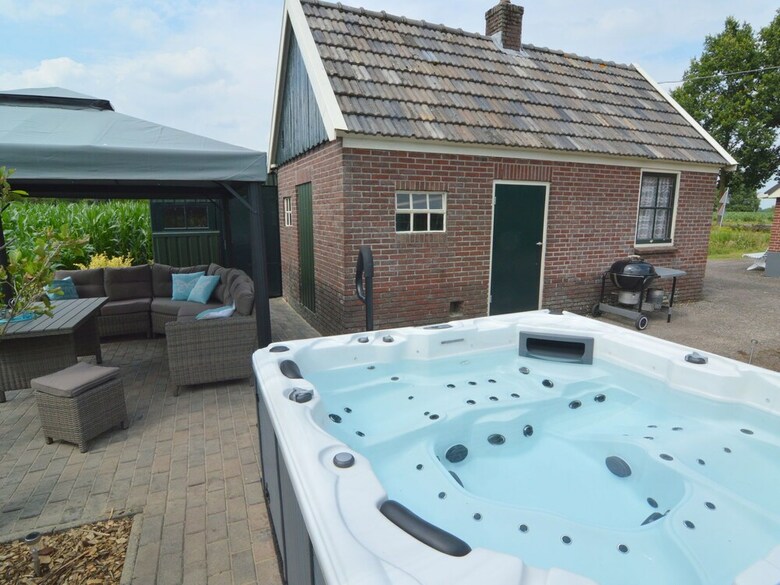 Modern Holiday Home With Jacuzzi Near Forest In Wierden