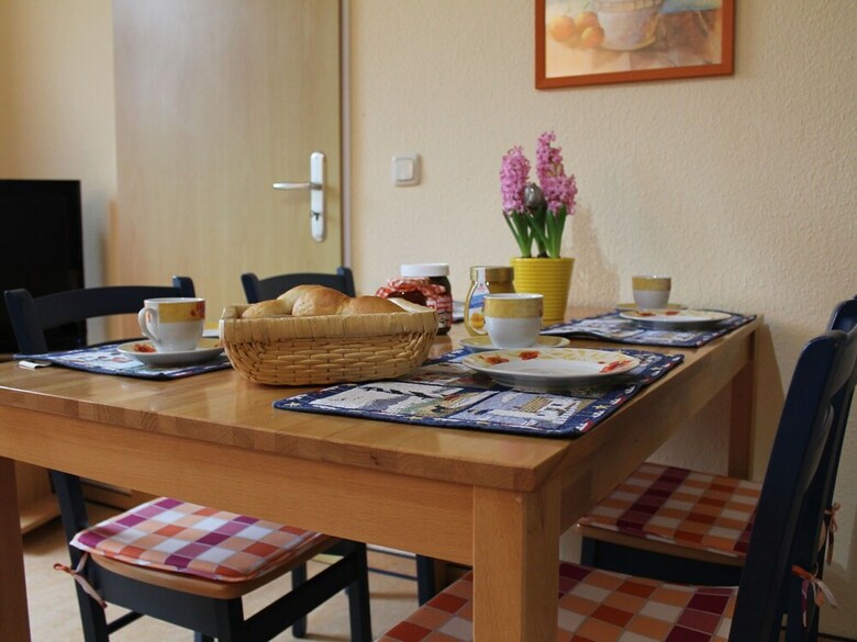 Comely Apartment In K�hlungsborn With Garden