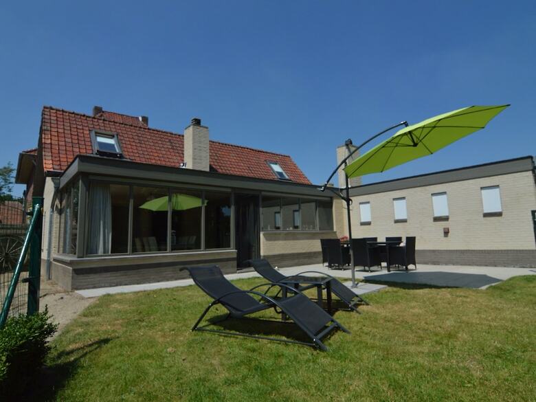 Spacious Holiday Home Near Forest In Peer