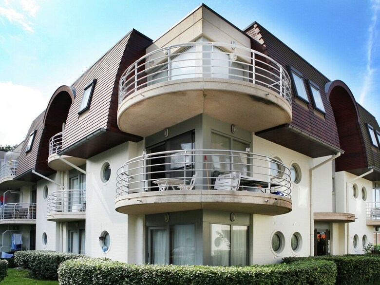 Luxurious Apartment In Bredene With Swimming Pool