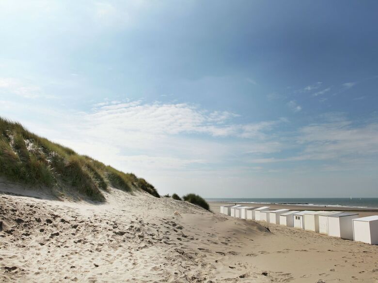 Luxurious Apartment In Bredene With Swimming Pool