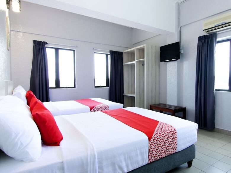 Oyo 89846 Lotus Inn Hotel