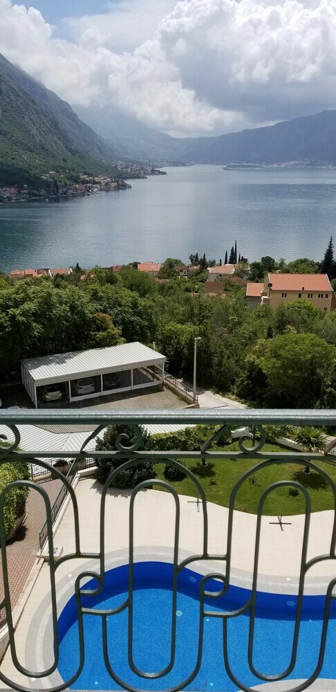Apartamentos Green Village Kotor