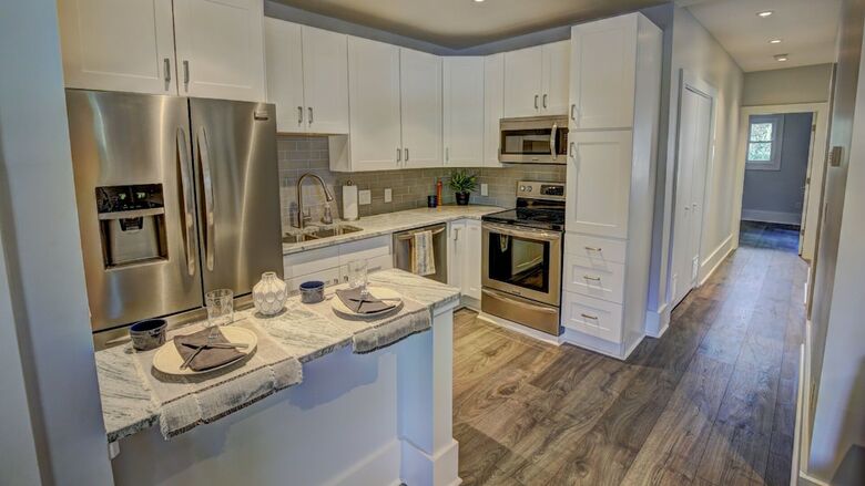 9 Bedroom, South Mint Street