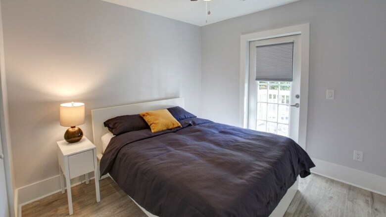 9 Bedroom, South Mint Street