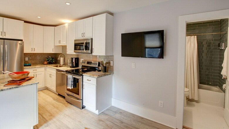 9 Bedroom, South Mint Street