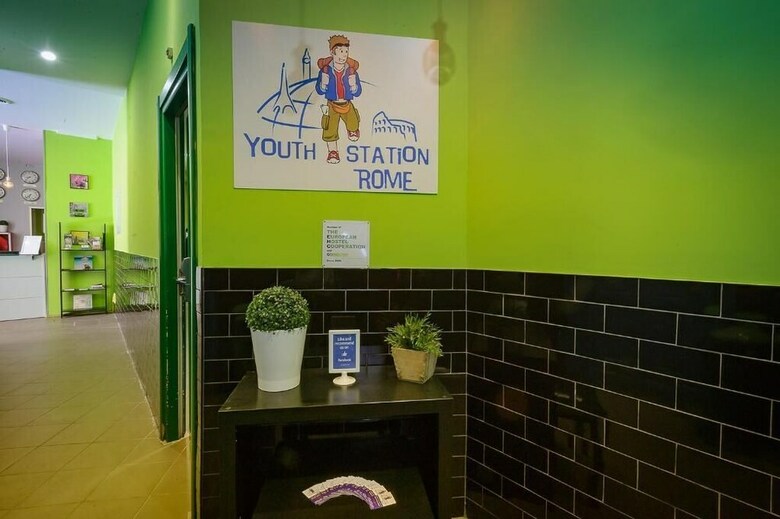 Hostal Youth Station Hostel