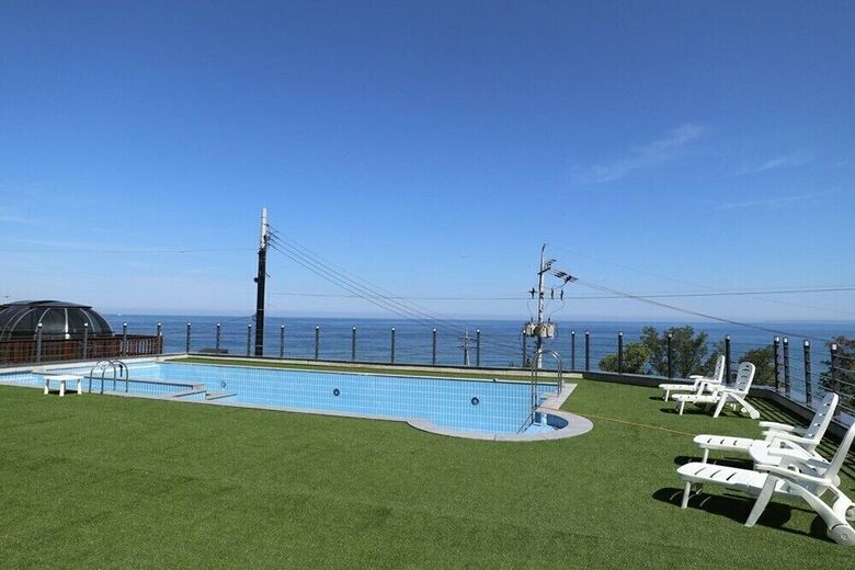 Dalbit (Blue Road Town Pension)