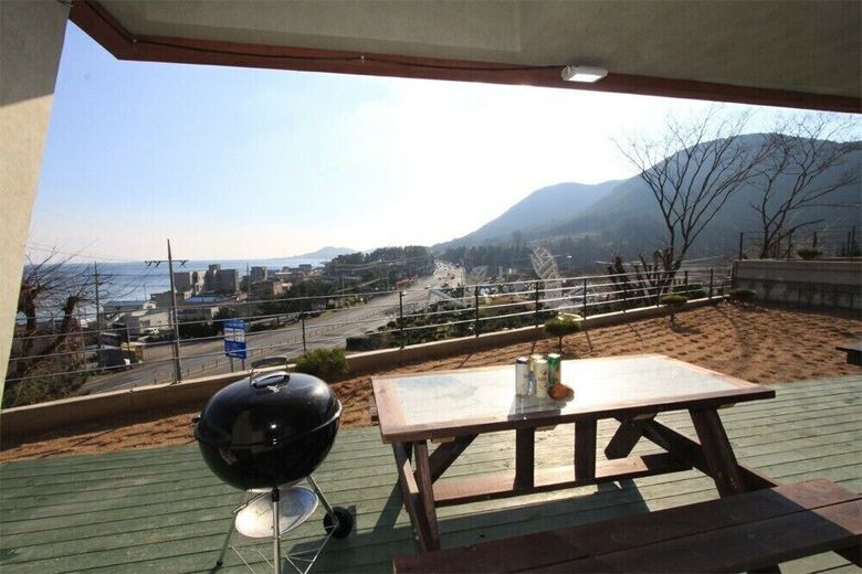 Jangmi (Blue Road Town Pension