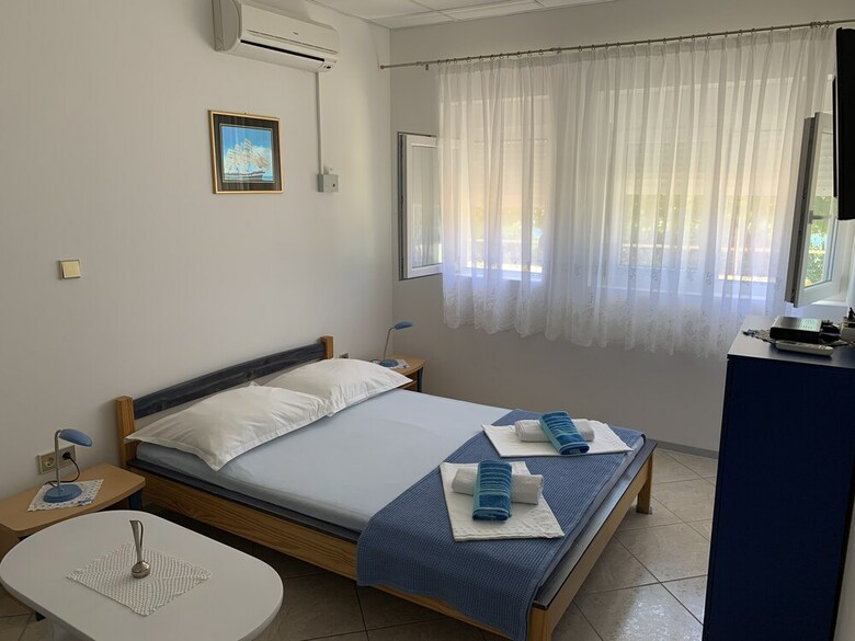 Apartments Mate With Pool