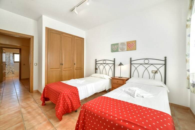 Villa - 7 Bedrooms With Pool And Wifi - 104969