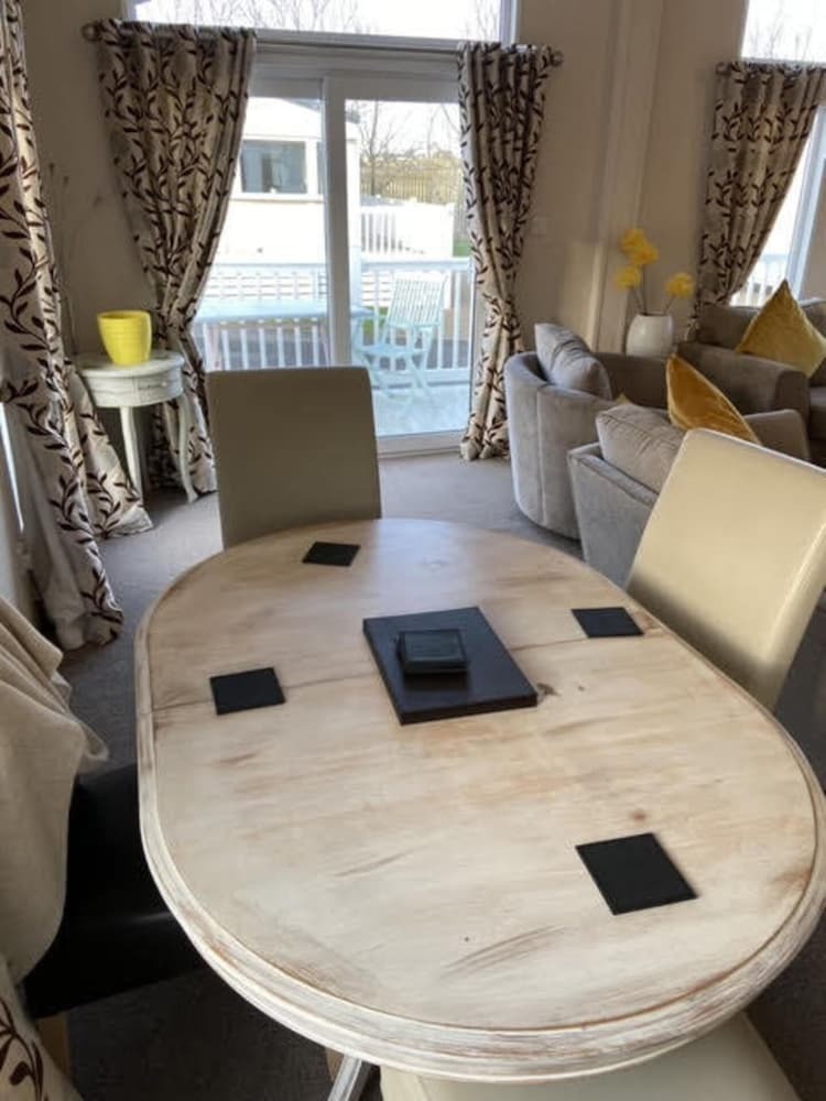 Villa Impeccable 2-bed Lodge In Whitley Bay