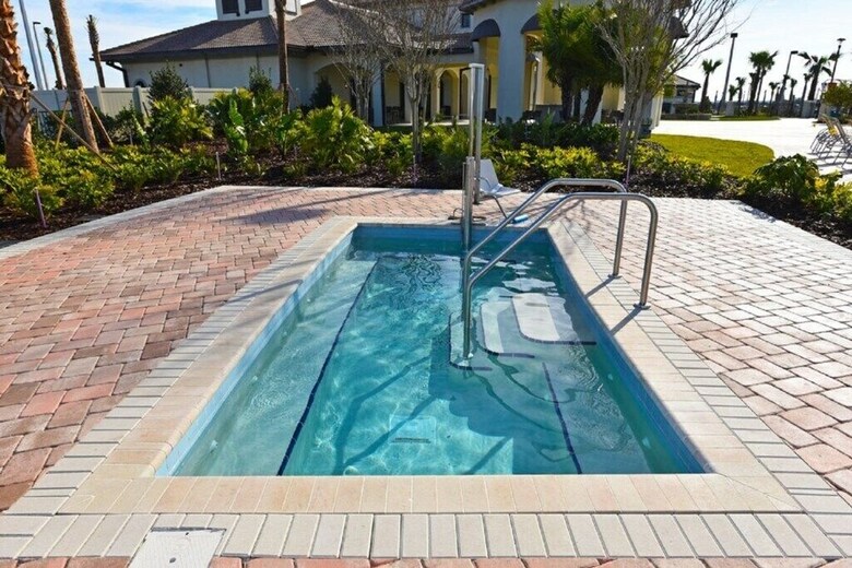 Champions Gate 1598 - Eight Bedroom Pool Home