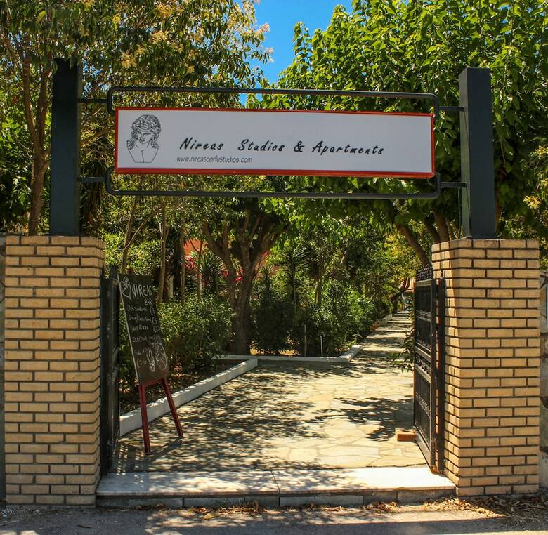 Nireas Studios & Apartments