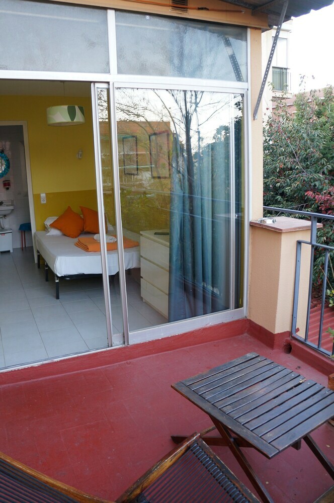 Hostal Feetup Garden House Hostel Barcelona
