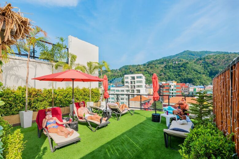 Hallo Patong Hotel & Restaurant