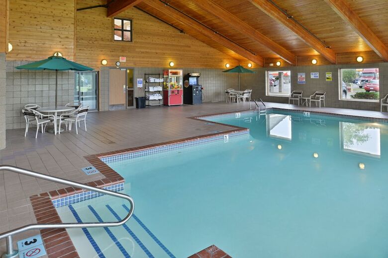 Hotel Americinn By Wyndham St. Cloud