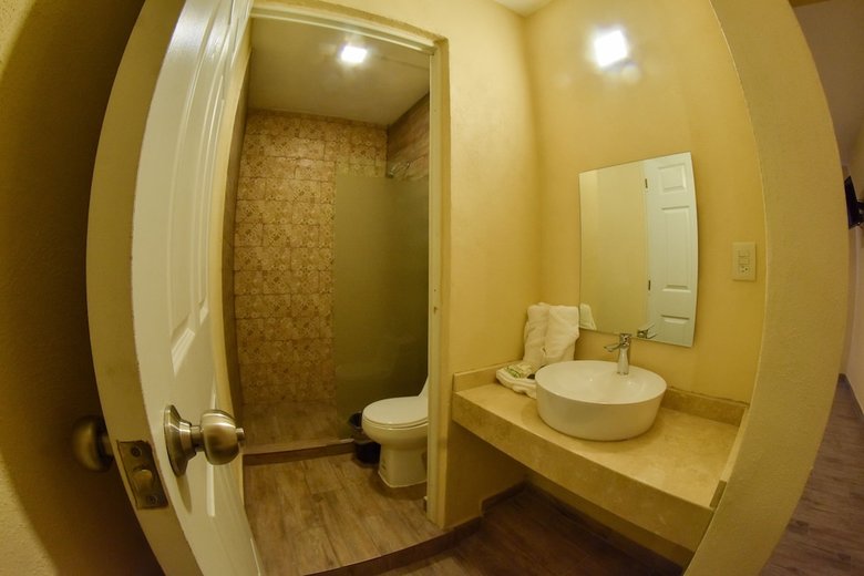 Hotel Valenciana Midway Inn