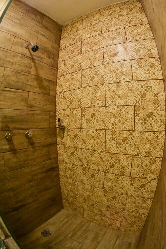 Hotel Valenciana Midway Inn