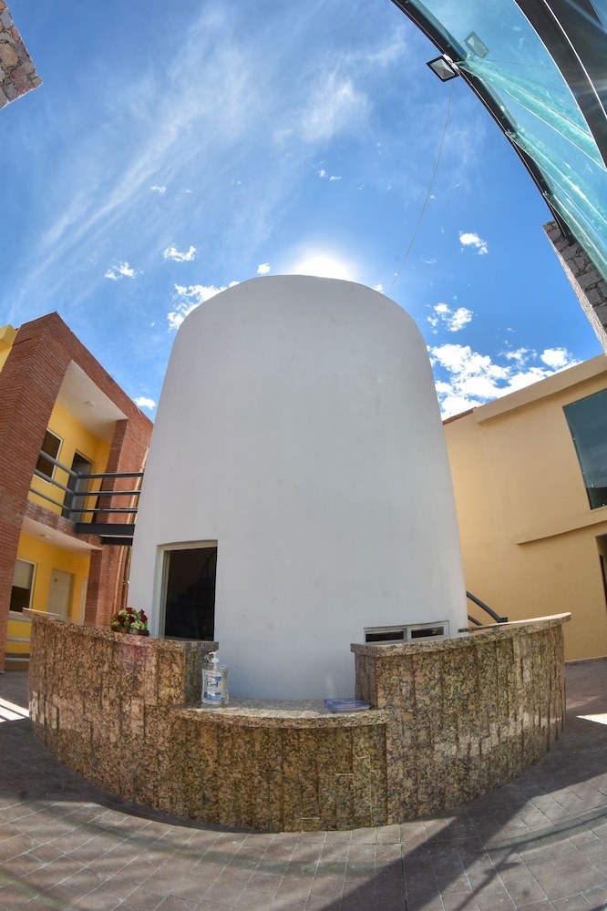 Hotel Valenciana Midway Inn