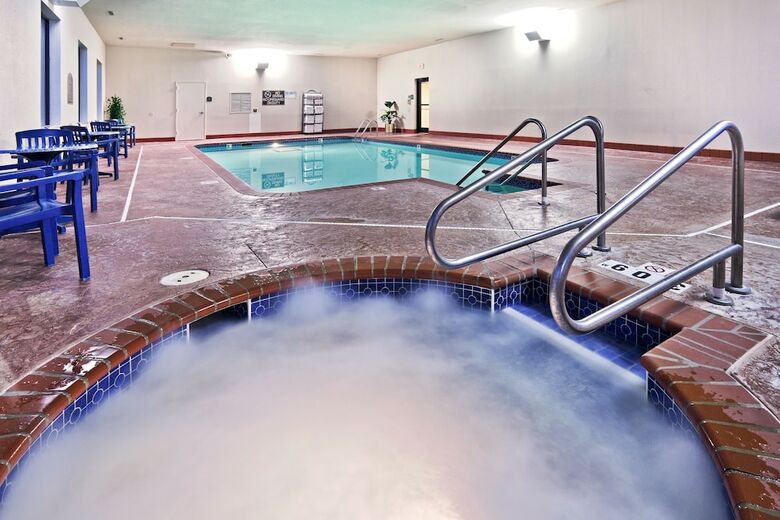 Hotel Holiday Inn Express & Suites Midwest