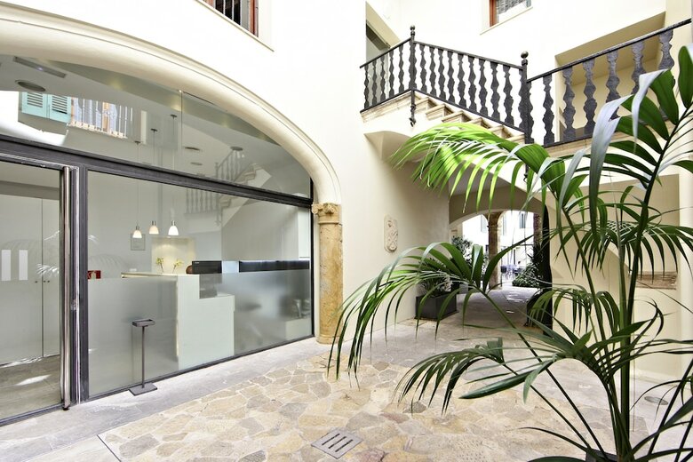 Petit Palace Hotel Tres
