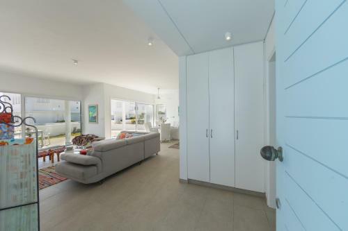 Oceania Villa
