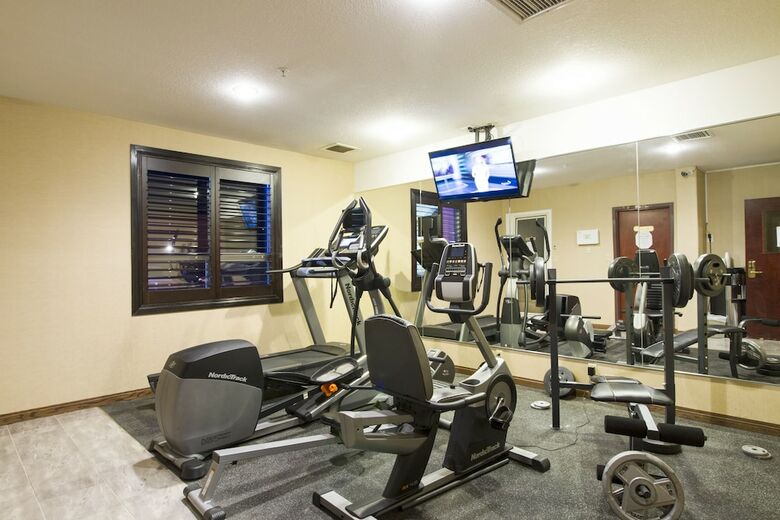 Hotel Foxwood Inn & Suites