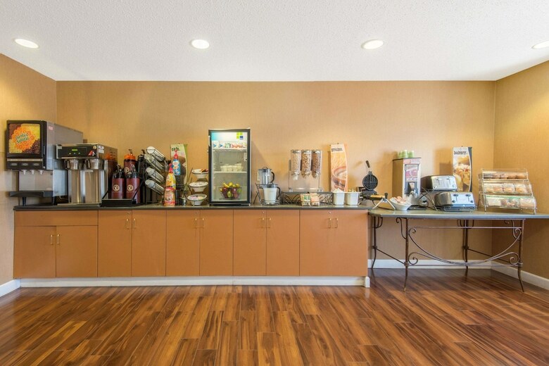 Hotel Microtel Inn & Suites By Wyndham Raton