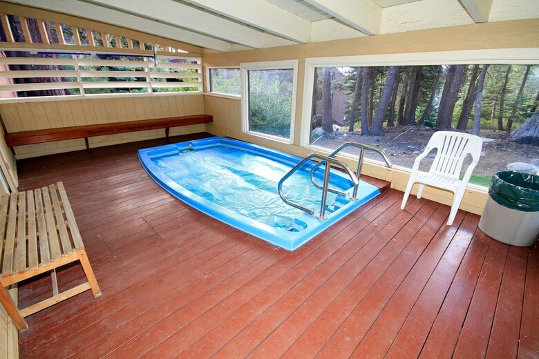 Mammoth Ski & Racquet Club