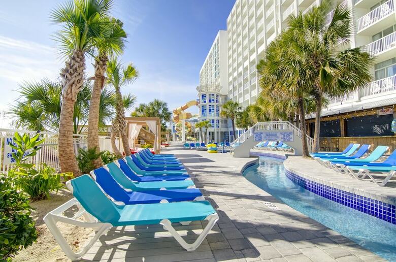 Hotel Crown Reef Beach Resort And Waterpark