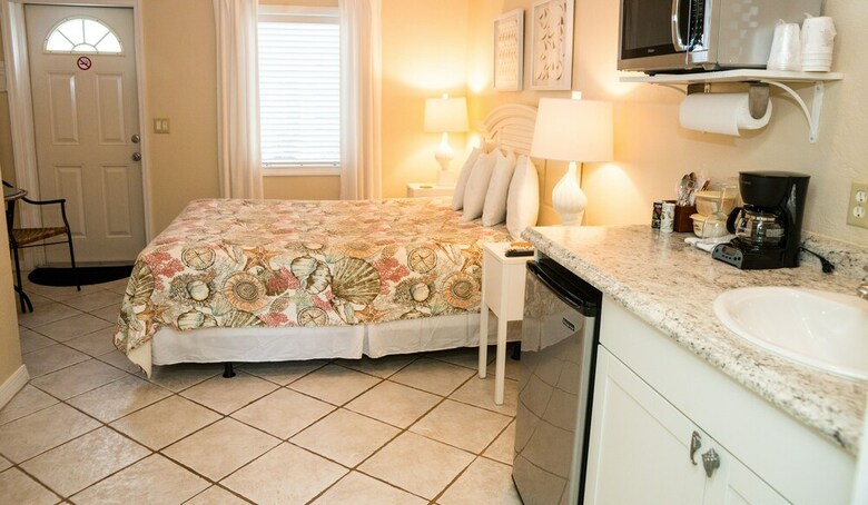 Hotel Haley's Couples Retreat